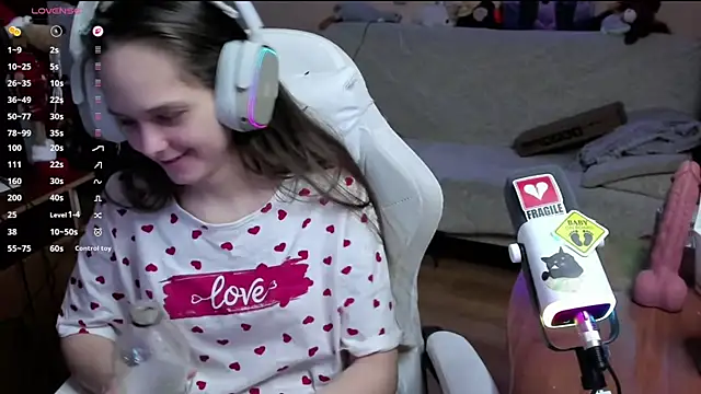 Snapshot of SharybbFace chatting on 01-17-26, 04:00 SharybbFace online show from 01-17-26, 04:00