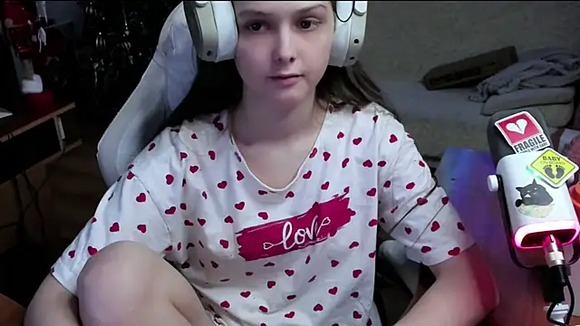 Snapshot of SharybbFace chatting on 01-18-26, 03:05 SharybbFace online show from 01-18-26, 03:05