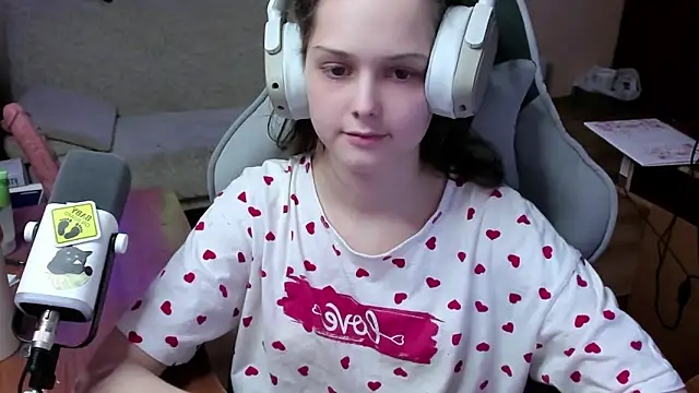 Snapshot of SharybbFace chatting on 02-06-26, 02:09 SharybbFace online show from 02-06-26, 02:09