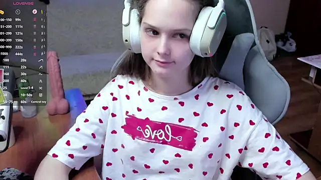 Snapshot of SharybbFace chatting on 02-08-26, 05:05 SharybbFace online show from 02-08-26, 05:05