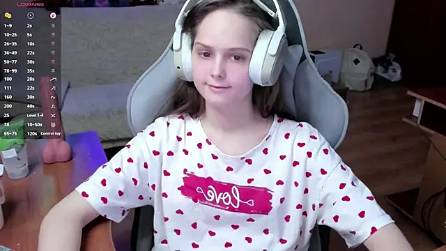 Snapshot of SharybbFace chatting on 02-10-26, 03:05 SharybbFace online show from 02-10-26, 03:05