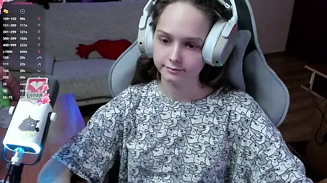 Snapshot of SharybbFace chatting on 02-17-26, 03:08 SharybbFace online show from 02-17-26, 03:08