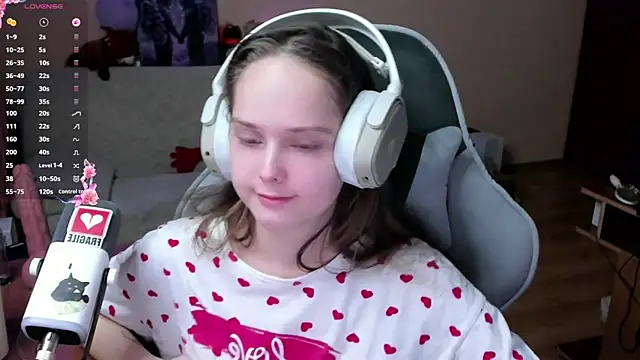 Snapshot of SharybbFace chatting on 02-18-26, 03:08 SharybbFace online show from 02-18-26, 03:08