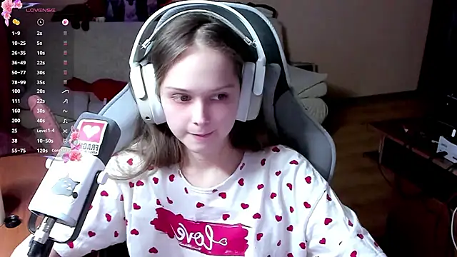 Snapshot of SharybbFace chatting on 03-06-26, 03:08 SharybbFace online show from 03-06-26, 03:08