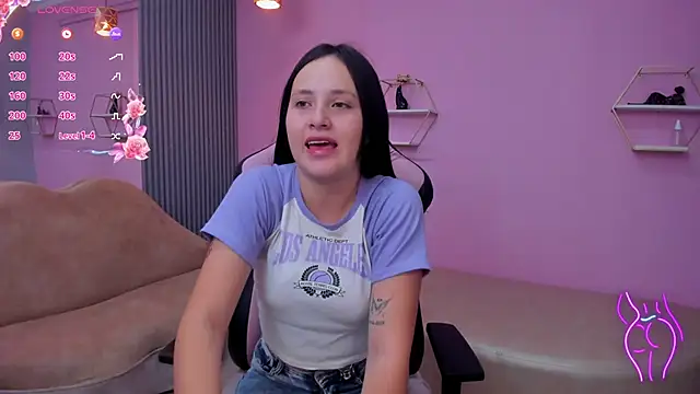 Snapshot of sofi__18_ chatting on 01-18-26, 12:31 sofi 18 online show from 01-18-26, 12:31