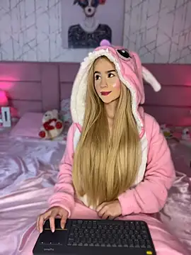 ChloeLaurentt online show from 04-24-26, 10:45