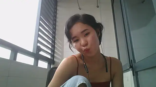 Snapshot of JennyCarpenter chatting on 10-04-25, 12:08 JennyCarpenter online show from 10-04-25, 12:08