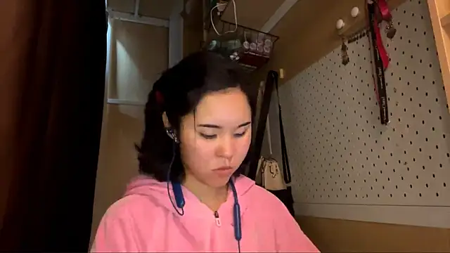 Snapshot of JennyCarpenter chatting on 05-06-26, 05:14 JennyCarpenter online show from 05-06-26, 05:14
