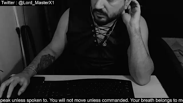 Snapshot of Lord_MasterX chatting on 11-11-25, 04:01 Lord MasterX online show from 11-11-25, 04:01