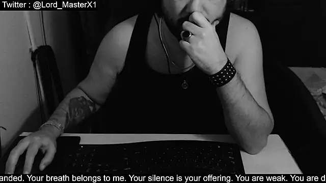 Snapshot of Lord_MasterX chatting on 11-18-25, 01:04 Lord MasterX online show from 11-18-25, 01:04