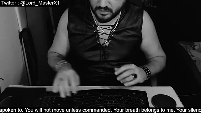 Snapshot of Lord_MasterX chatting on 11-28-25, 07:05 Lord MasterX online show from 11-28-25, 07:05