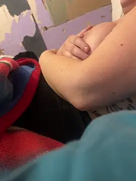 Snapshot of Mags1061 chatting on 02-18-26, 02:51 Mags1061 online show from 02-18-26, 02:51