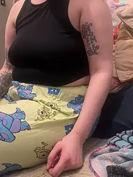 Snapshot of Mags1061 chatting on 03-12-26, 05:02 Mags1061 online show from 03-12-26, 05:02