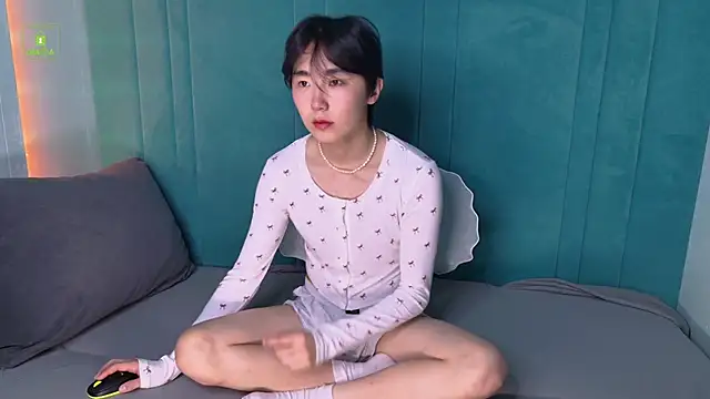 Snapshot of HeejinWang chatting on 10-18-25, 08:42 HeejinWang online show from 10-18-25, 08:42