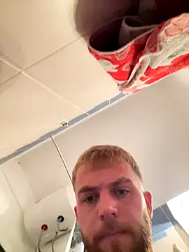 Snapshot of Iuny_21 chatting on 10-21-25, 01:50 Iuny 21 online show from 10-21-25, 01:50