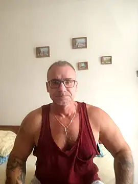 Snapshot of chcem1975 chatting on 09-15-25, 11:43 chcem1975 online show from 09-15-25, 11:43