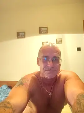 Snapshot of chcem1975 chatting on 09-20-25, 08:54 chcem1975 online show from 09-20-25, 08:54