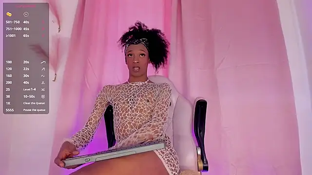 Mia royal online show from 07-08-26, 04:22