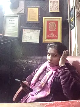 Snapshot of aliya-jaan71 chatting on 12-18-25, 04:24 aliya-jaan71 online show from 12-18-25, 04:24