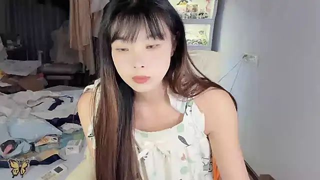 Snapshot of Akong11 chatting on 06-16-26, 05:04 Akong11 online show from 06-16-26, 05:04