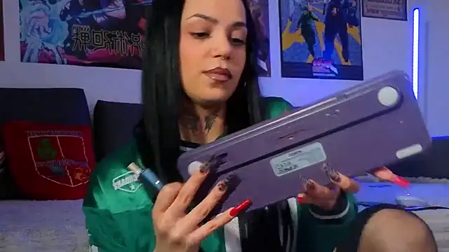 Snapshot of KiraQuinn1 chatting on 12-22-25, 05:43 KiraQuinn1 online show from 12-22-25, 05:43