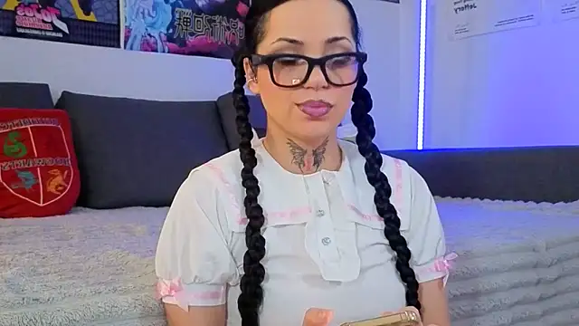 Snapshot of KiraQuinn1 chatting on 03-25-26, 02:56 KiraQuinn1 online show from 03-25-26, 02:56