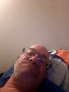 Snapshot of nounours197314 chatting on 02-21-26, 08:21 nounours197314 online show from 02-21-26, 08:21