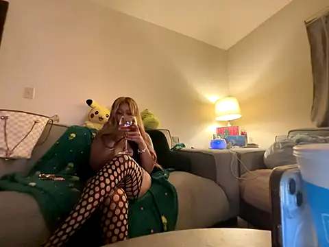 Snapshot of GoddessFatPuss chatting on 10-26-25, 04:51 GoddessFatPuss online show from 10-26-25, 04:51