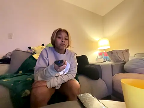 Snapshot of GoddessFatPuss chatting on 10-27-25, 07:34 GoddessFatPuss online show from 10-27-25, 07:34