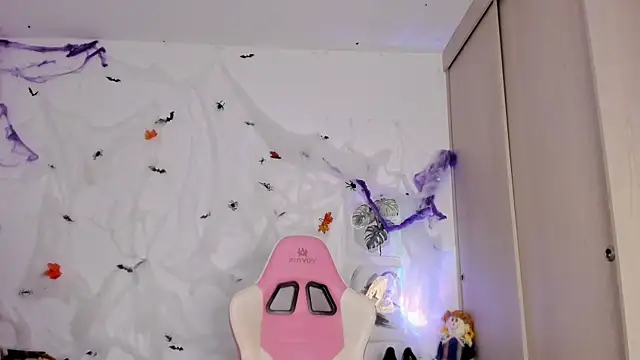 Snapshot of Susy_spark chatting on 11-04-25, 11:04 Susy spark online show from 11-04-25, 11:04