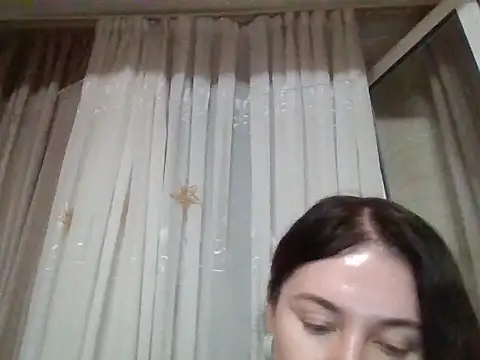 Snapshot of Lomivah chatting on 10-23-25, 06:28 Lomivah online show from 10-23-25, 06:28