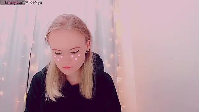 Snapshot of AliceNya_cute chatting on 01-15-26, 05:56 AliceNya cute online show from 01-15-26, 05:56