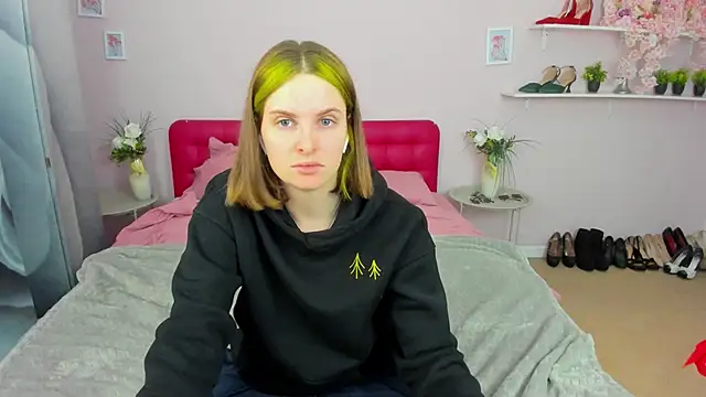 SabrinaRayX online show from 04-28-26, 07:35