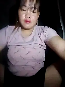 Snapshot of emilyzz chatting on 10-10-25, 10:20 emilyzz online show from 10-10-25, 10:20