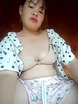 Snapshot of emilyzz chatting on 10-13-25, 02:44 emilyzz online show from 10-13-25, 02:44