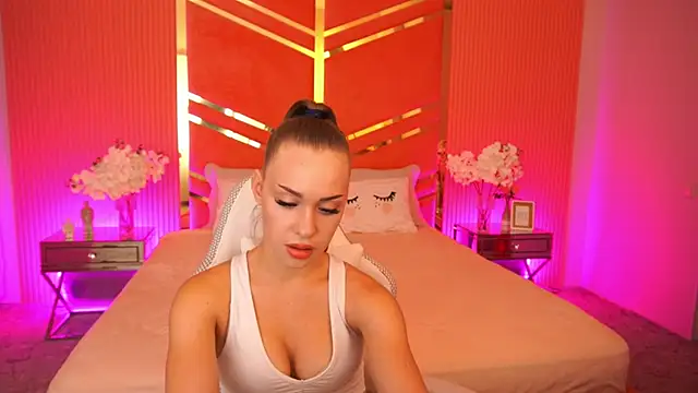Snapshot of SweetAngellic chatting on 09-15-25, 01:44 SweetAngellic online show from 09-15-25, 01:44