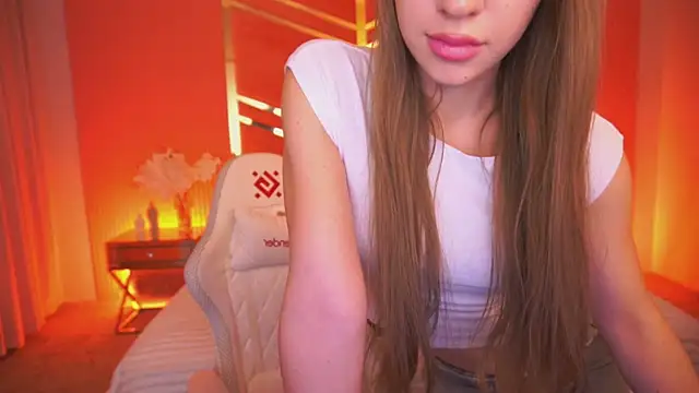 Snapshot of SweetAngellic chatting on 10-17-25, 02:30 SweetAngellic online show from 10-17-25, 02:30