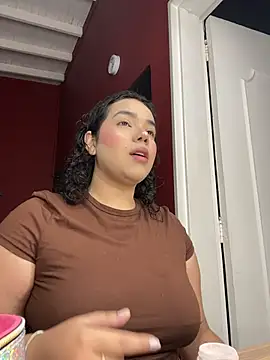 Snapshot of krisstenSantos chatting on 10-16-25, 11:44 krisstenSantos online show from 10-16-25, 11:44