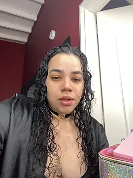 Snapshot of krisstenSantos chatting on 10-21-25, 12:17 krisstenSantos online show from 10-21-25, 12:17