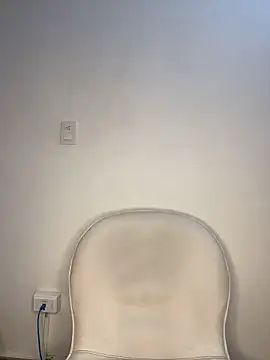 Snapshot of krisstenSantos chatting on 11-06-25, 12:39 krisstenSantos online show from 11-06-25, 12:39