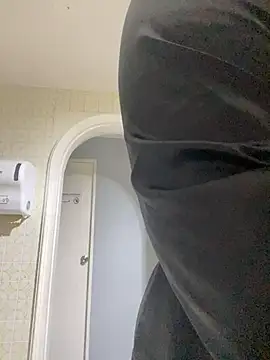 Snapshot of krisstenSantos chatting on 11-12-25, 11:43 krisstenSantos online show from 11-12-25, 11:43