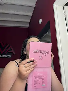 Snapshot of krisstenSantos chatting on 01-07-26, 01:24 krisstenSantos online show from 01-07-26, 01:24