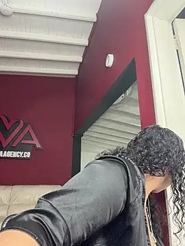 Snapshot of krisstenSantos chatting on 01-09-26, 02:09 krisstenSantos online show from 01-09-26, 02:09