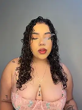 Snapshot of krisstenSantos chatting on 02-07-26, 01:37 krisstenSantos online show from 02-07-26, 01:37