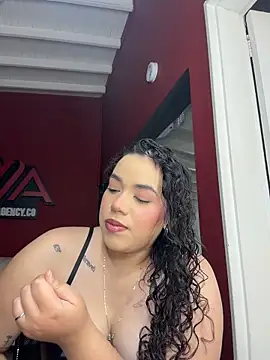 Snapshot of krisstenSantos chatting on 02-16-26, 03:19 krisstenSantos online show from 02-16-26, 03:19