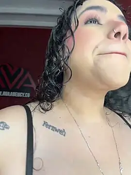 Snapshot of krisstenSantos chatting on 02-20-26, 01:33 krisstenSantos online show from 02-20-26, 01:33