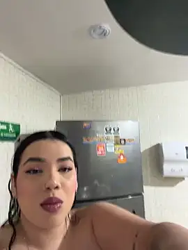 Snapshot of krisstenSantos chatting on 03-06-26, 01:40 krisstenSantos online show from 03-06-26, 01:40