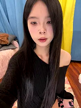 Snapshot of qiqi_x chatting on 11-17-25, 02:23 qiqi x online show from 11-17-25, 02:23