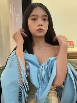 Snapshot of qiqi_x chatting on 12-22-25, 04:04 qiqi x online show from 12-22-25, 04:04