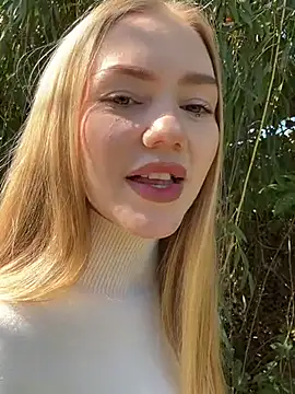 MilaMoone online show from 10-04-25, 08:23